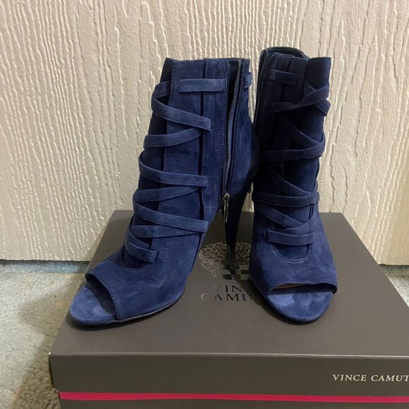 Ankle Boot - Picture 2 of 3